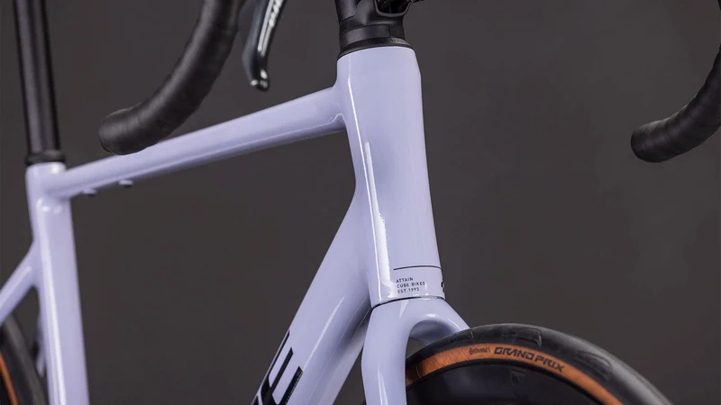 CUBE Attain Race cyclamen´n´black