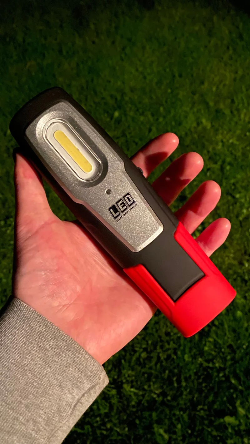 Winterpaket / Wiederaufladbare LED-Taschenlampe mit Dockingstation