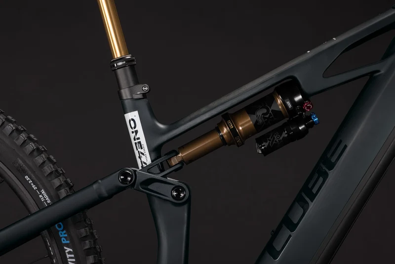 CUBE Stereo Hybrid ONE44 HPC AT 800 carbon´n´white
