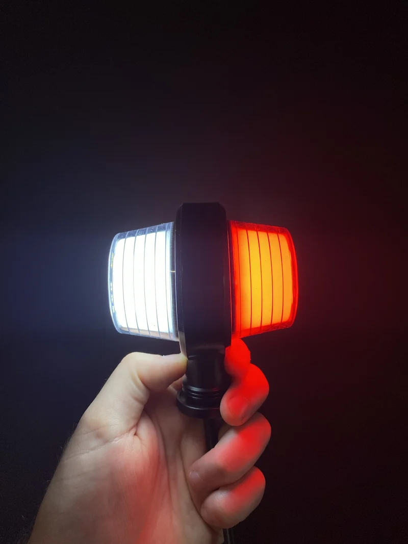 Kurze dänische LED-Markierungsleuchte im Old-School-Stil / Rote und weiße Neonlinse