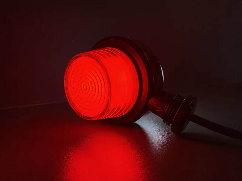 Kurze dänische LED-Markierungsleuchte im Old-School-Stil / Rote und weiße Neonlinse