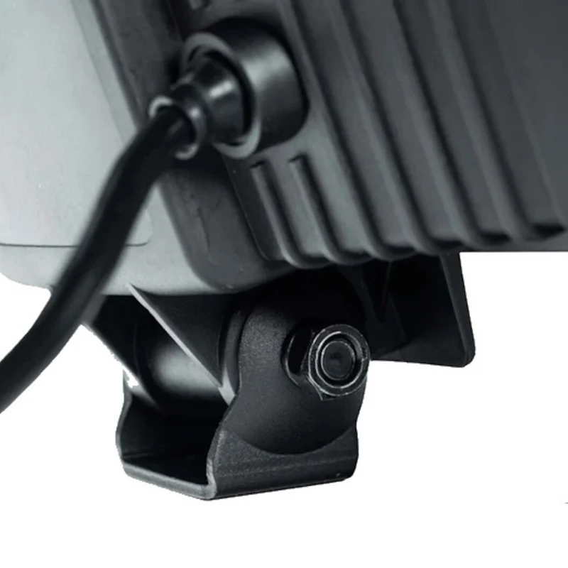 Klassischer rechteckiger 220-mm-Spot mit zweifach positionierbarem Lichtstreifen