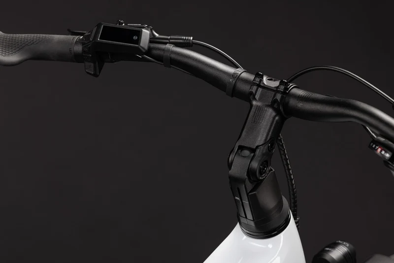 CUBE Touring Hybrid ONE 600 metallicwhite´n´chrome