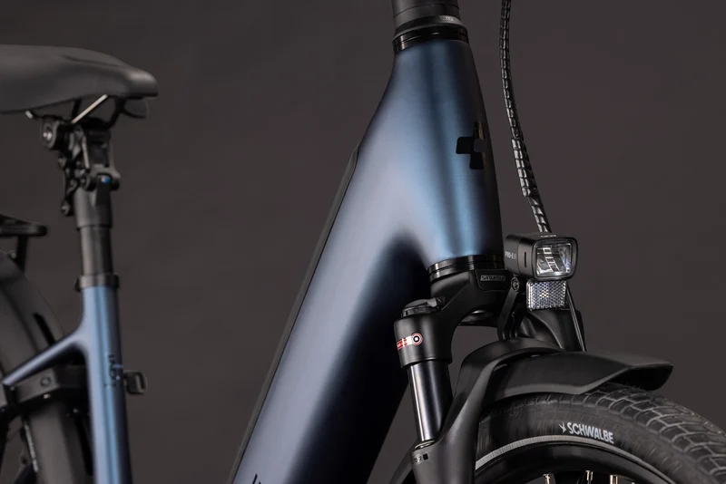 CUBE Supreme Hybrid Deluxe ONE 600 navyblack´n´black