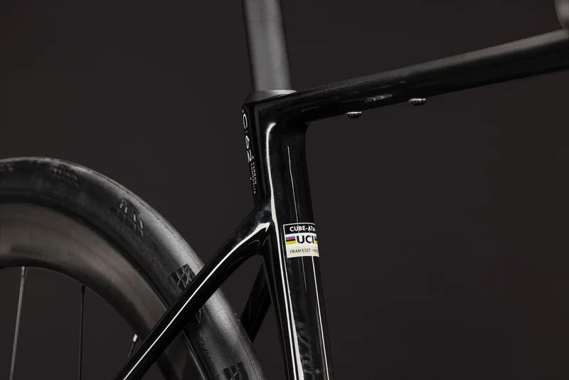 Cube Attain C:62 SLT carbon´n´white 2027