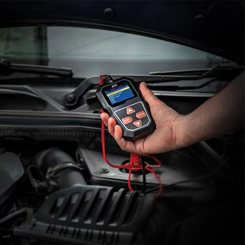 Digitaler Batterietester und -analysator