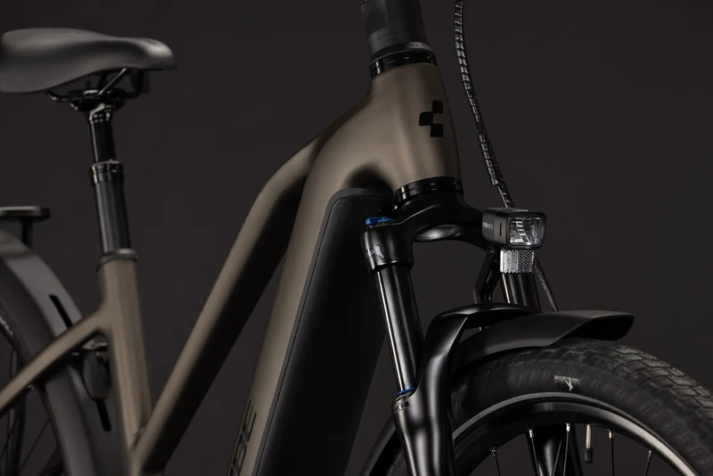 CUBE Touring Hybrid Pro 800 metallicumbra´n´black