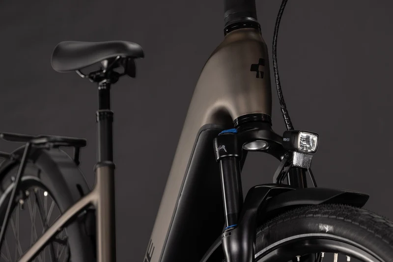 CUBE Touring Hybrid Pro 800 metallicumbra´n´black