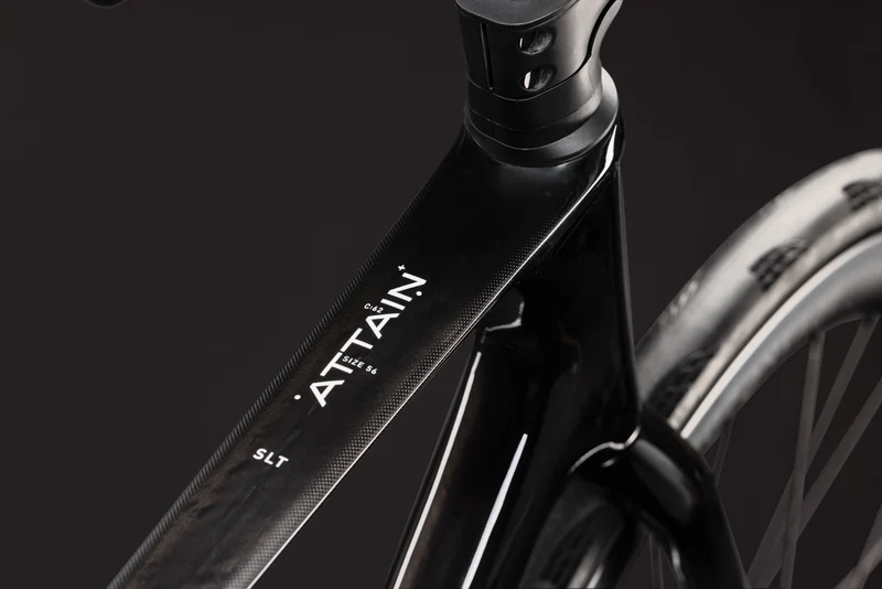 CUBE Attain C:62 SLT carbon´n´white
