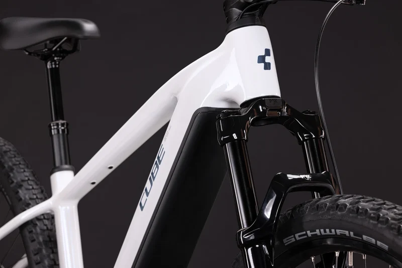 Cube Reaction Hybrid Race 800 snow´n´black 2027