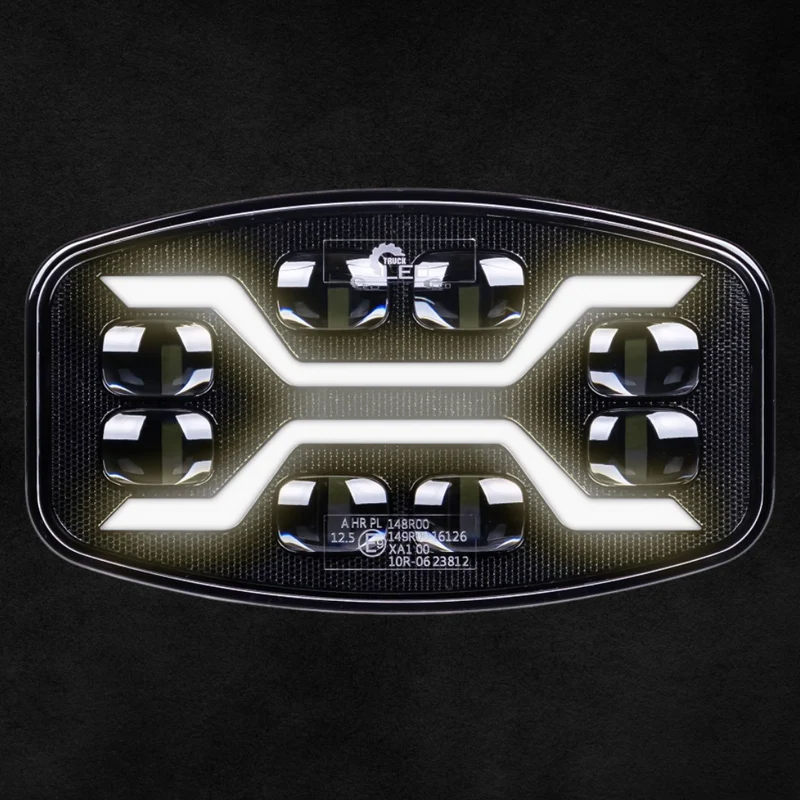 Dunkler X-Spider LED-Scheinwerfer mit weißem Tagfahrlicht und Stroboskopfunktion / 9"