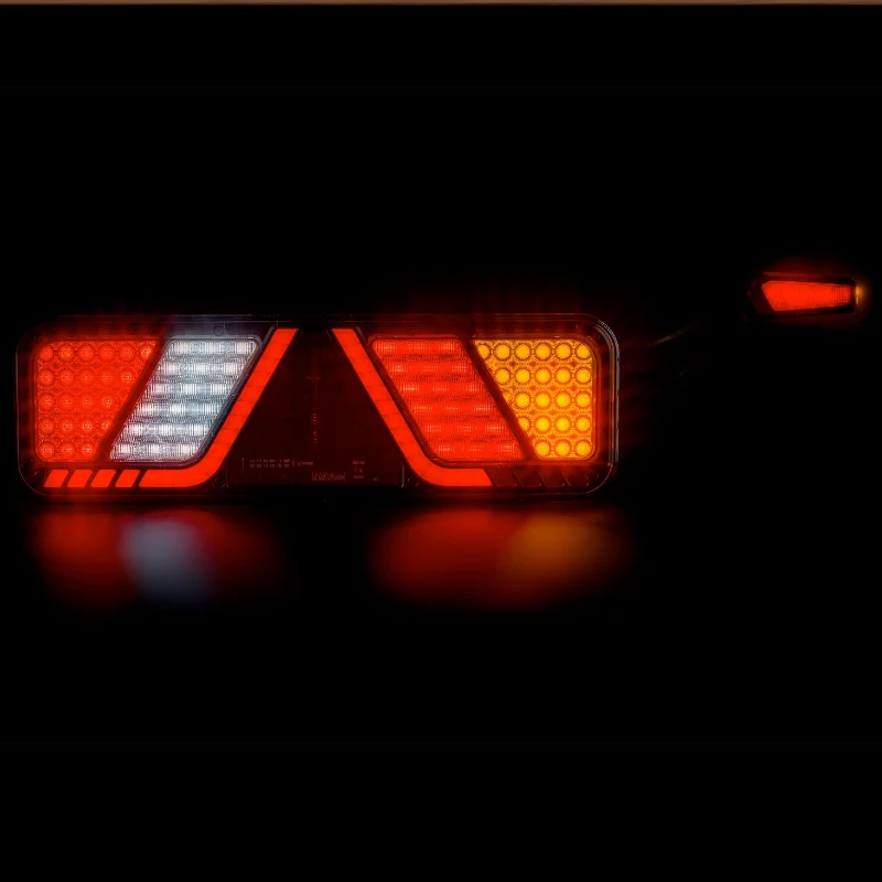 Fristom Große LED-Anhängerleuchte mit Umrissmarkierung / 6 Funktionen