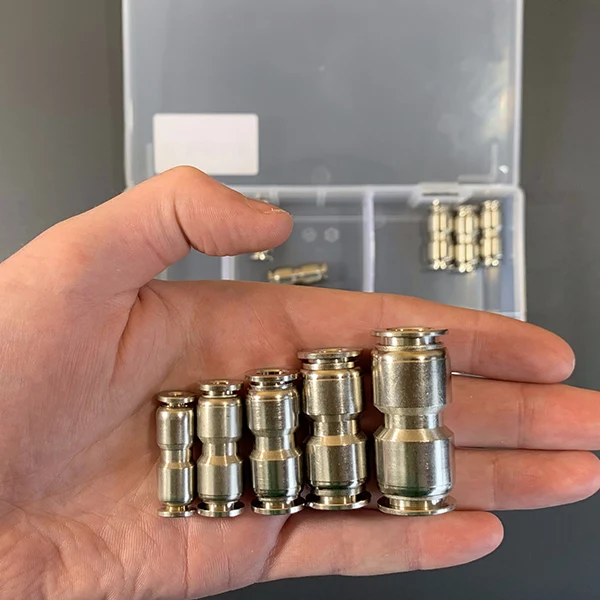 Verschiedene gerade Steckkupplungen aus Metall