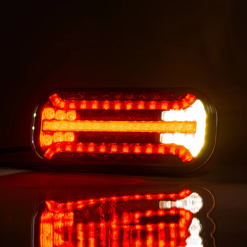 LED-Anhängerleuchte mit progressiver Anzeige / 6 Funktionen / 214 mm