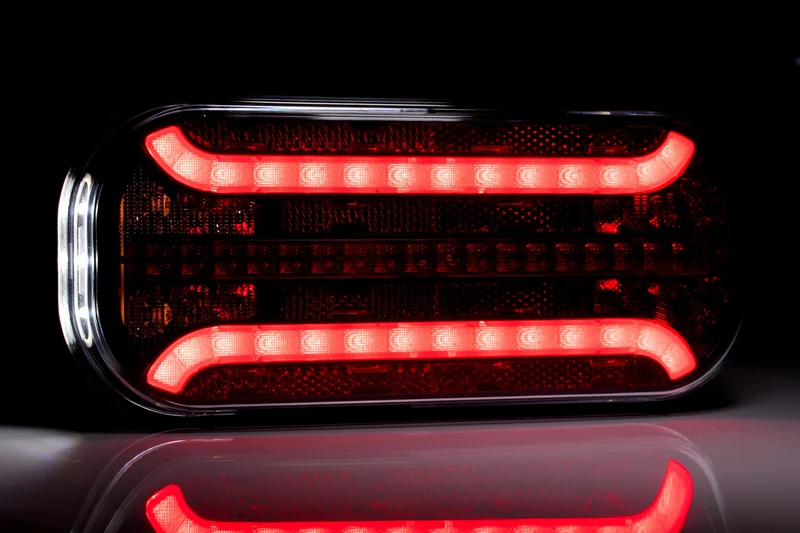 LED-Anhängerleuchte mit progressiver Anzeige / 6 Funktionen / 214 mm