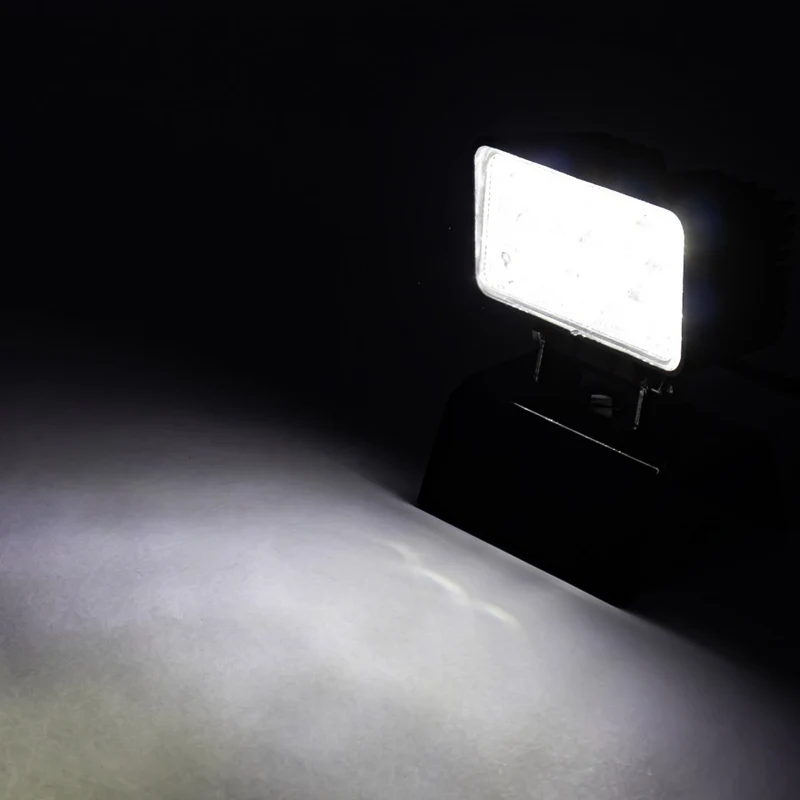 Rechteckige 18-W-LED-Arbeitsleuchte mit 1100 Lumen Flutlichtstrahl