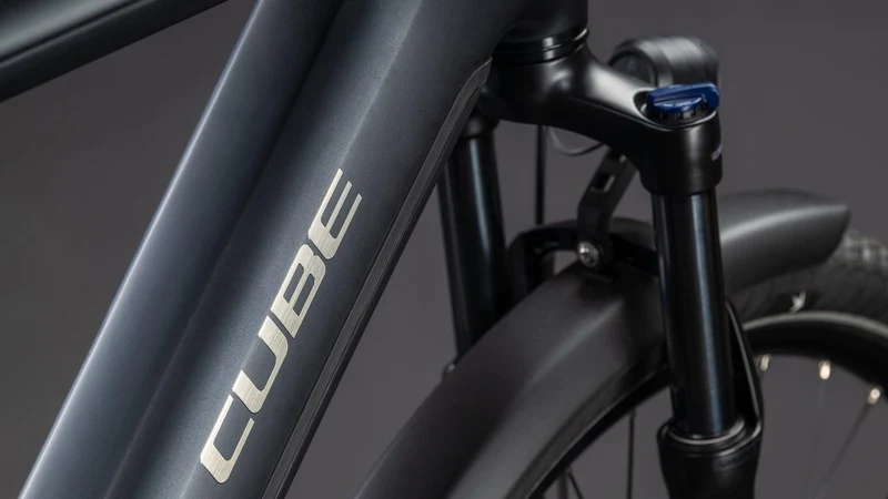 CUBE Touring Hybrid ONE 600 coal´n´chrome