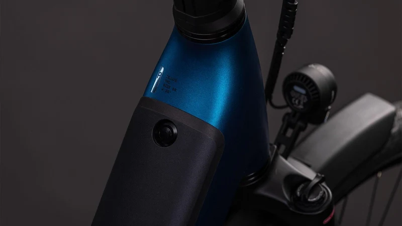 CUBE Supreme Hybrid Deluxe Pro 600 electricblue´n´chrome