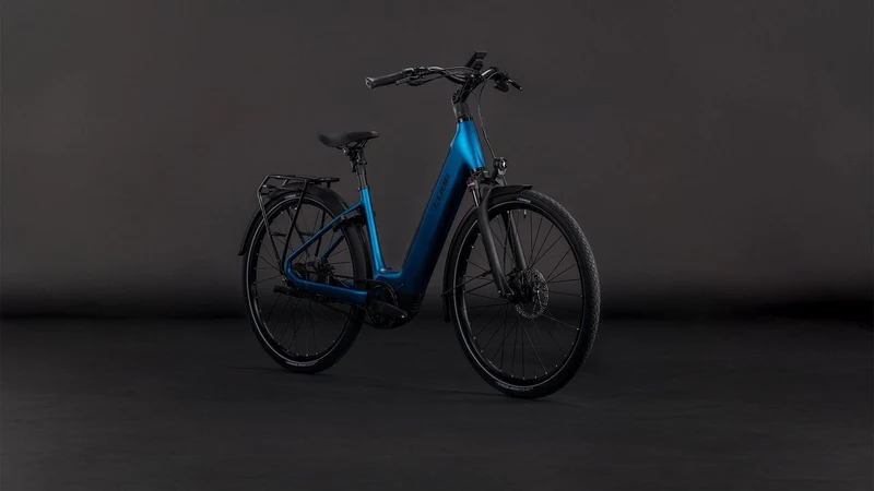 CUBE Supreme Hybrid Deluxe Pro 600 electricblue´n´chrome