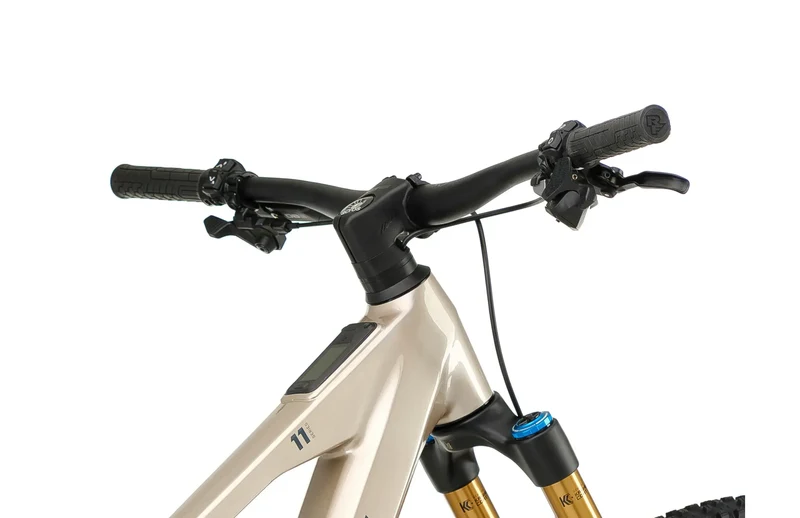 Crussis e-Hard 11.11-PRO 600 white/silver 2026