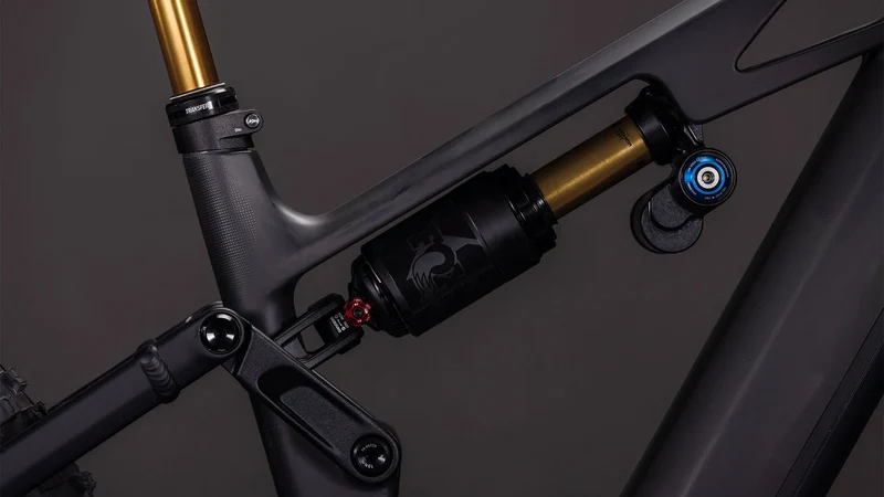 Cube Stereo Hybrid ONE77 HPC AT 800 carbon´n´gold 2026