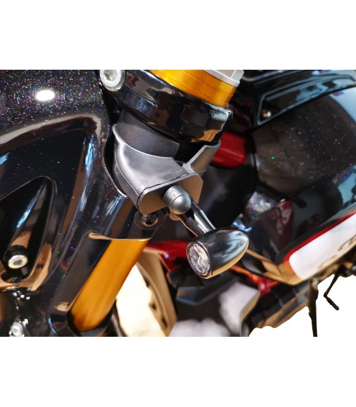 Das vordere Blinkerloch deckt Indian FTR 1200 R CARBON ab