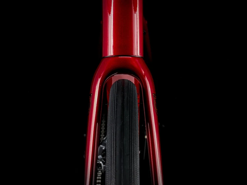 Trek Domane AL 2 Crimson to Dark Carmine Fade