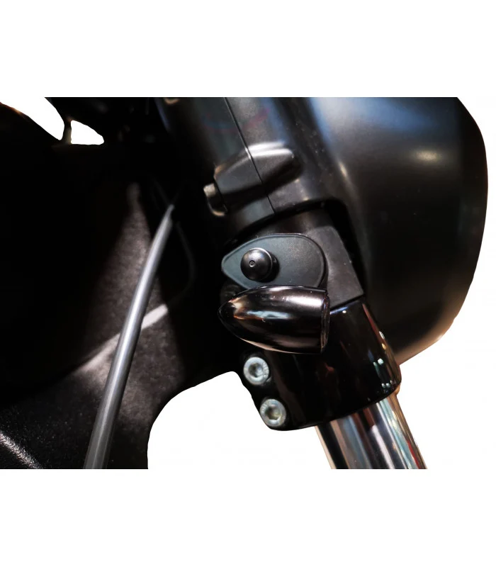 Das vordere Blinkerloch deckt den Indian Scout Sixty ab